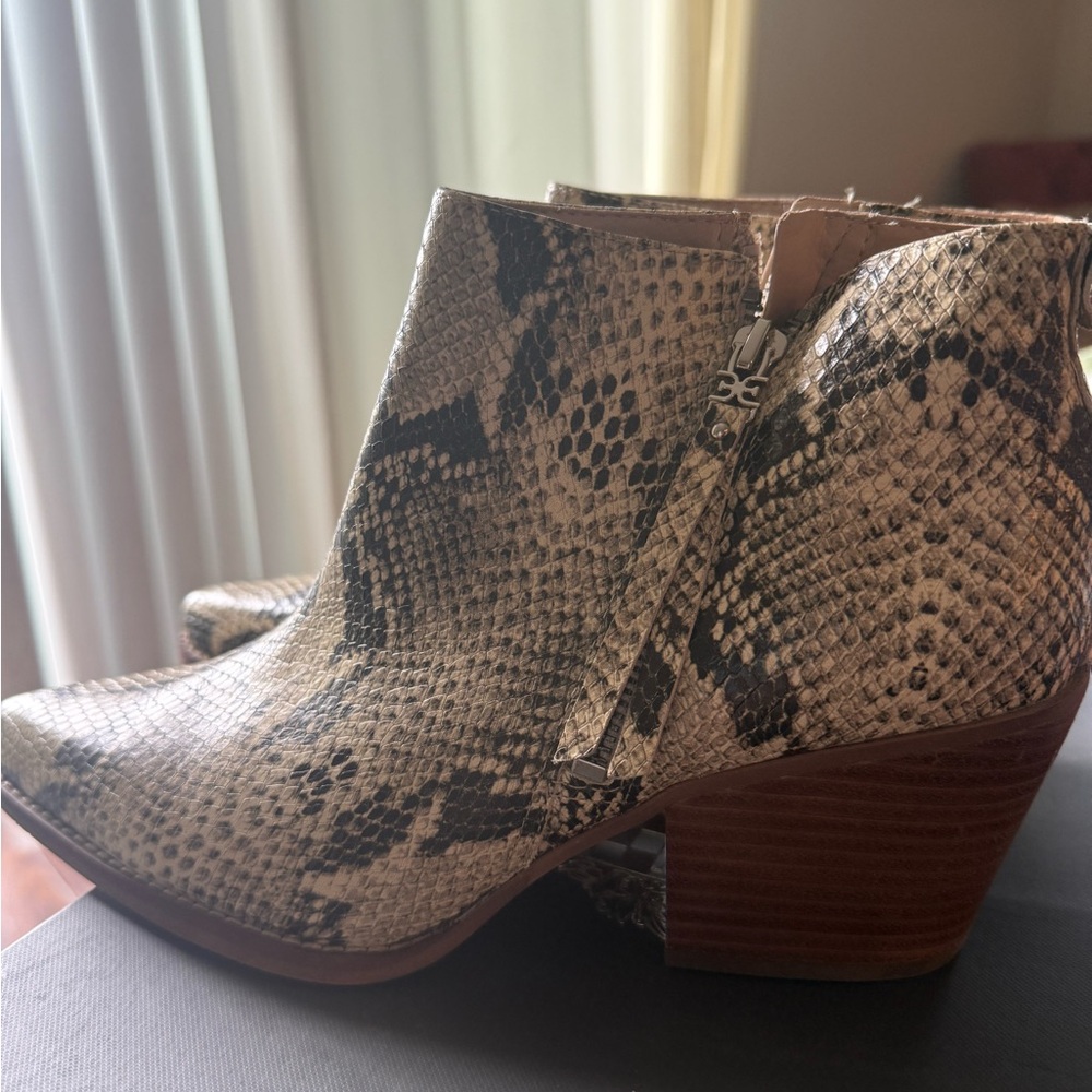 Sam Edelman Beige and Black Snakeskin Ankle Booties Brand New!!  size 9